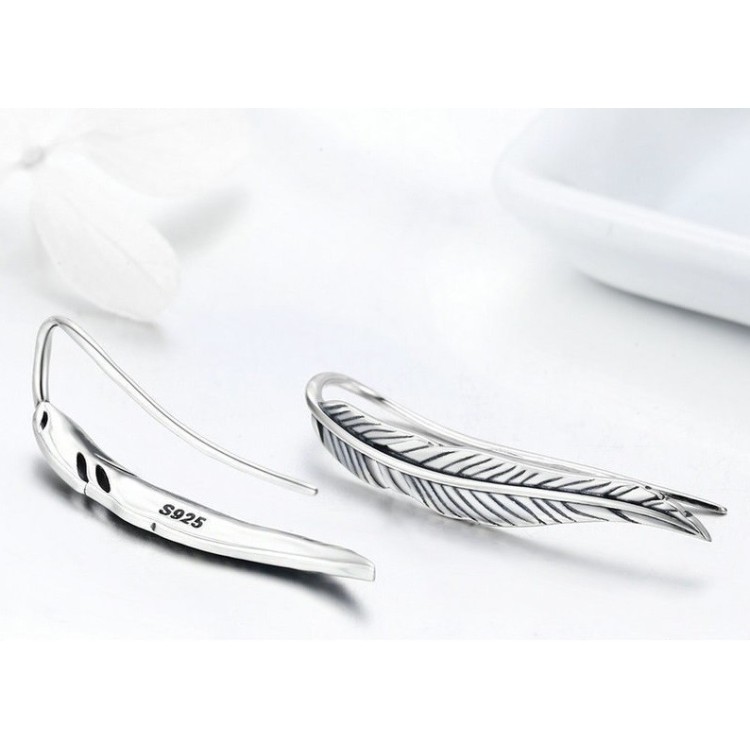 Aretes largos en forma de hojas en plata