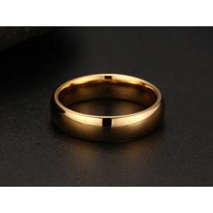Argolla para hombre dorada en tungsteno