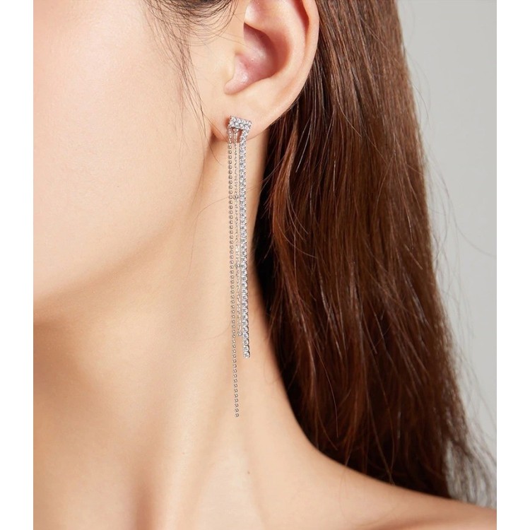 Aretes elegantes borlas