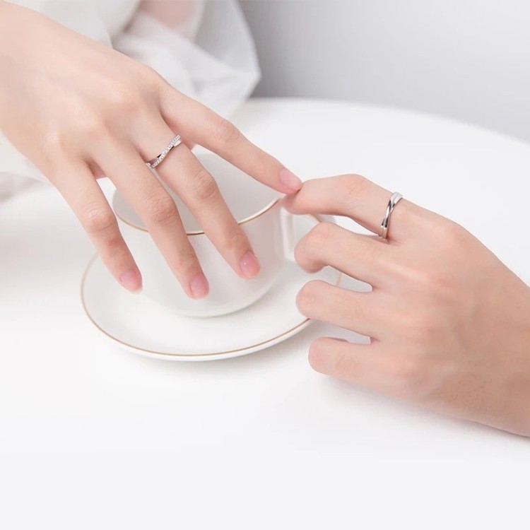 Argollas de matrimonio ajustables en plata lazo de amor