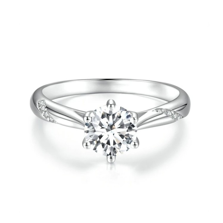 Anillo de compromiso sutileza en moissanita con baño oro 18k