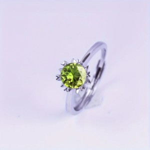 Anillo de compromiso en plata copo de corazones con peridoto