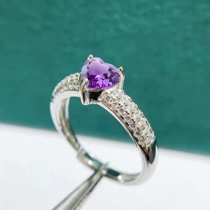 Anillo de compromiso en plata corazón realeza de amatista