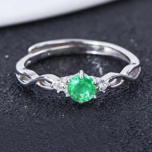 Anillo de compromiso en plata clasico infinito con esmeralda