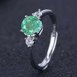 Anillo de compromiso en plata clásico con esmeralda promesa eterna