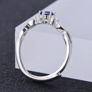 Anillo de compromiso en plata clásico infinito con zafiro