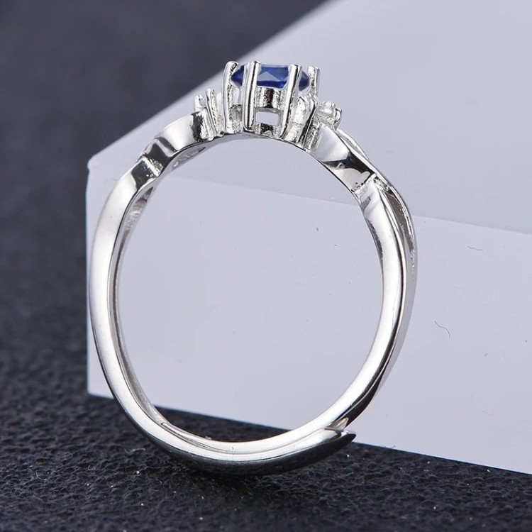 Anillo de compromiso en plata clásico infinito con zafiro