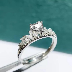 Anillo de compromiso naturaleza en plata con moissanita