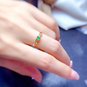 Anillo de compromiso en plata con esmeralda - anillo para boda en plata