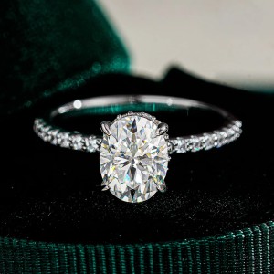 Anillo de compromiso halo eterno de moissanita y baño de oro 18k