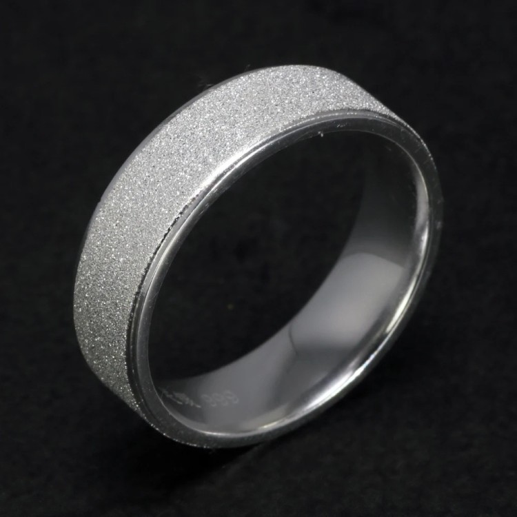 Argolla para hombre en plata contraste