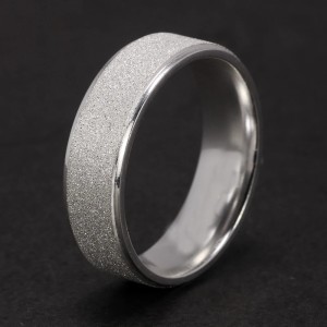 Argolla para hombre en plata contraste