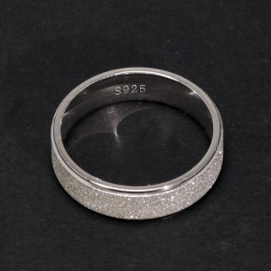 Argolla para hombre en plata contraste