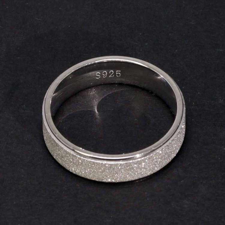 Argolla para hombre en plata contraste
