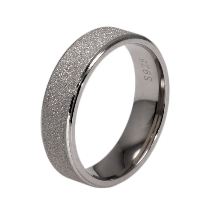 Argolla para hombre en plata contraste
