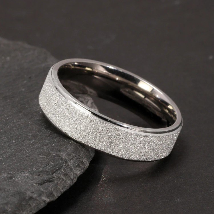 Argolla para hombre en plata contraste