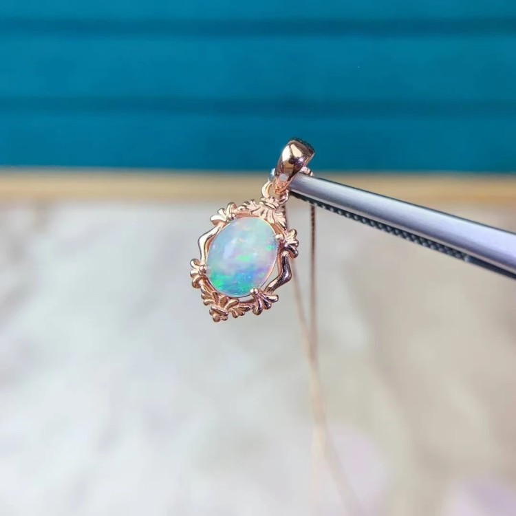 Collar de ópalo marquesa floral en plata