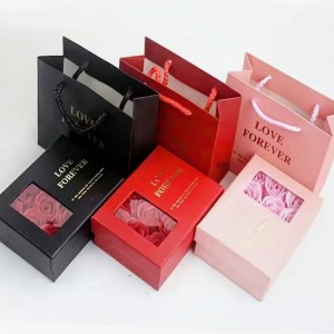 Estuche de regalo romántico de 6 rosas