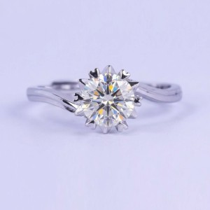 Anillo de compromiso copos de corazon en plata con moissanita