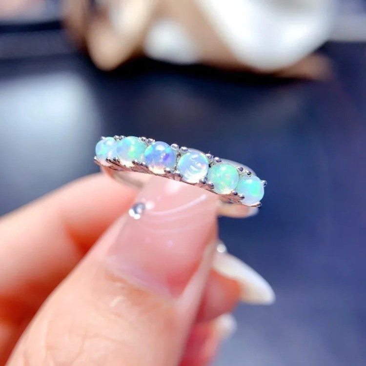 Anillo de compromiso constelación de ópalo en plata