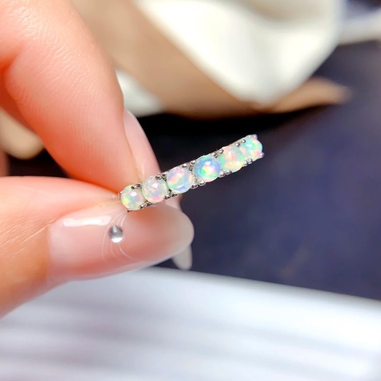 Anillo de compromiso constelación de ópalo en plata
