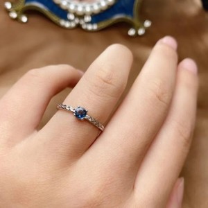 Anillo de compromiso en plata trenzado zafiro vintage