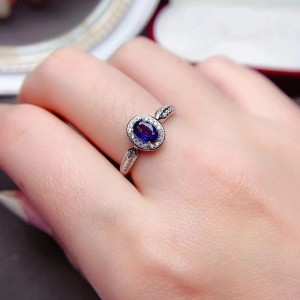 Anillo de compromiso en plata halo zafiro imperial
