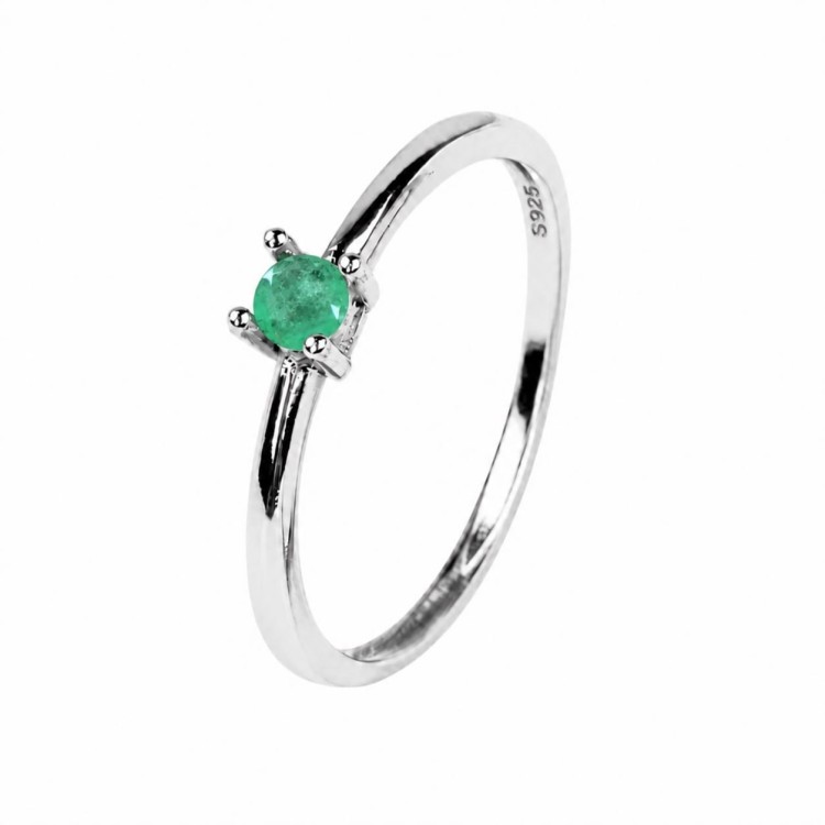 Anillo de compromiso clásico con esmeralda